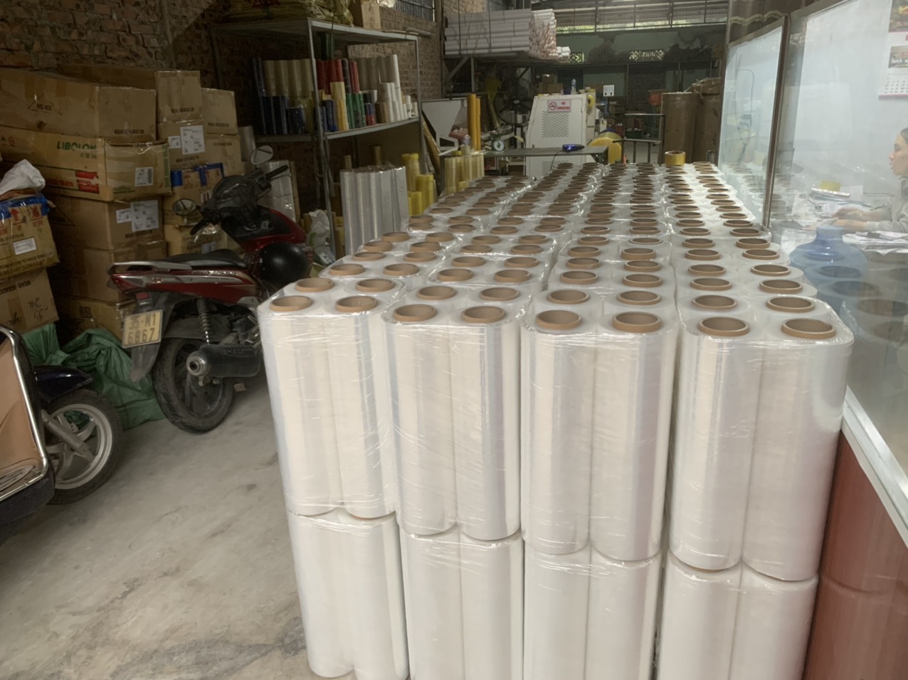 Mua Màng PE Quấn Hàng, Màng quấn Pallet, Bọc hàng, Màng chít, Màng bọc  Pallet tại Ninh Bình